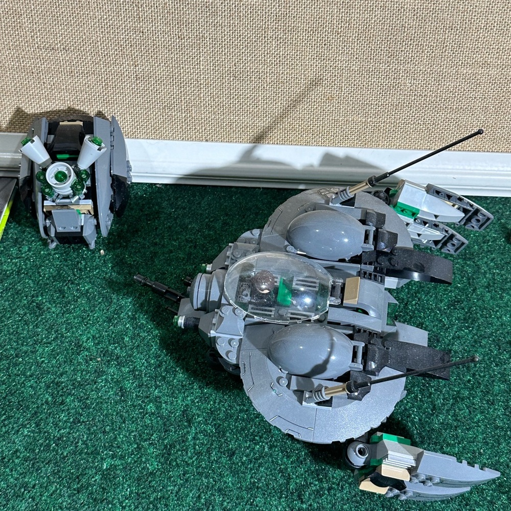 Lego - Picture 2 of 3